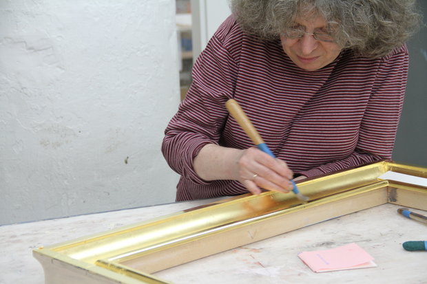 Yelena Burnishing Frame